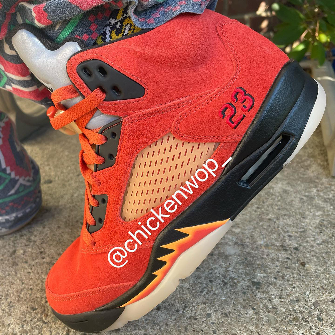 Những hình ảnh đầu tiên của mẫu giày sneaker Nike Air Jordan 5 Mars For Her - 5