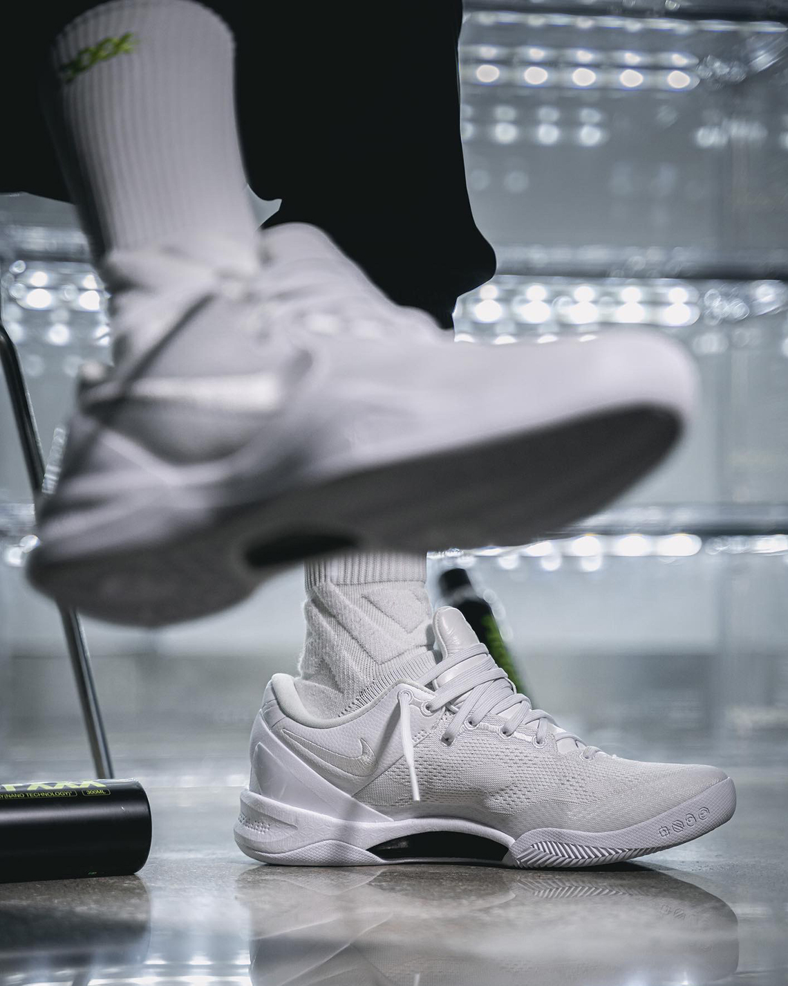 Những hình ảnh đầu tiên của Nike Kobe 8 Protro Triple White - 8