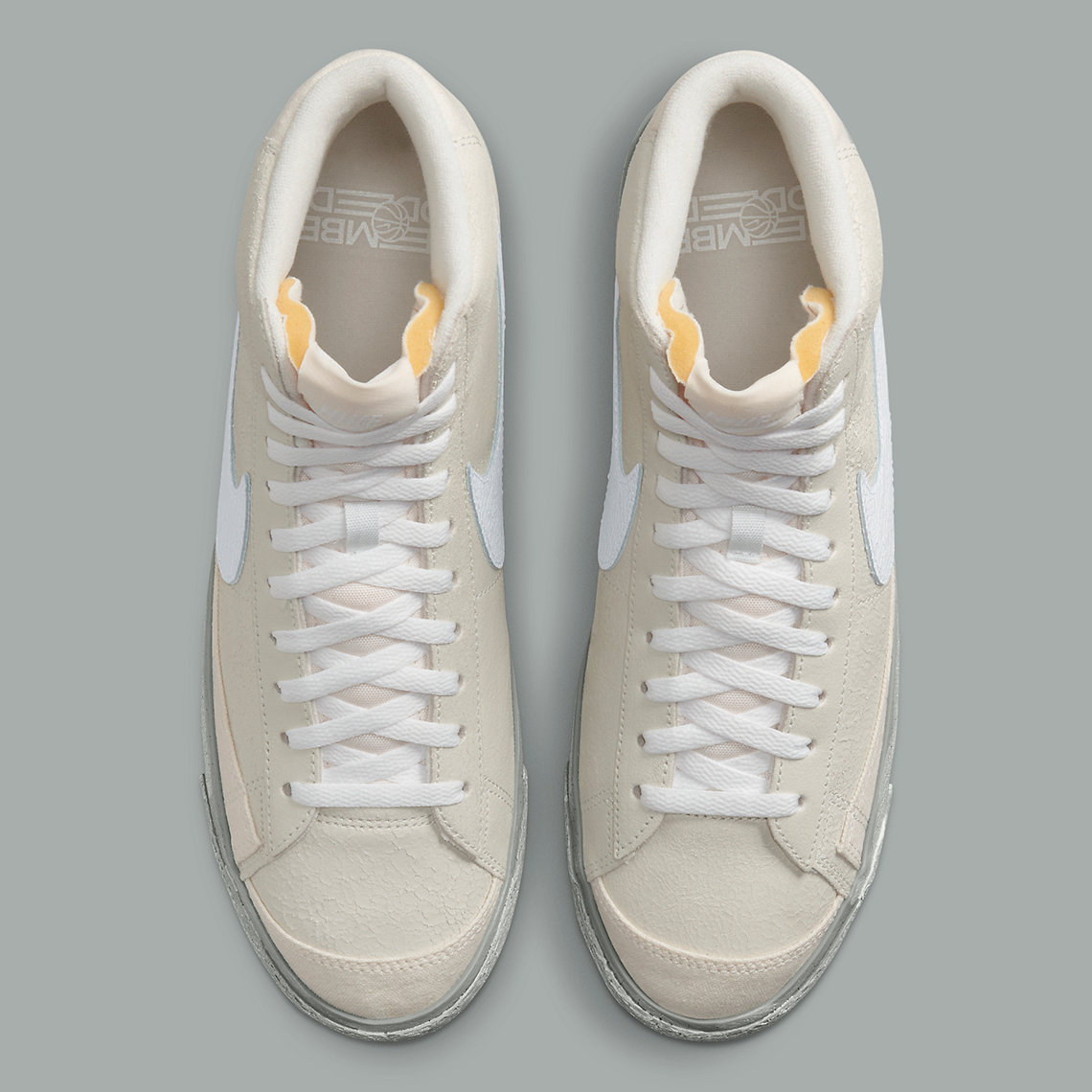 Những miếng da bị nứt trên mẫu giày sneaker Nike Blazer Mid 77 EMB - 4