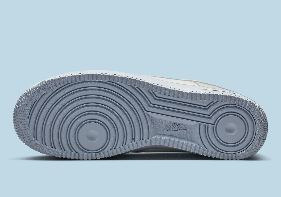 Những rãnh nứt sâu trên logo thể hiện tính thẩm mỹ cổ điển cho Nike Air Force 1 Low Blue Whisper - 5