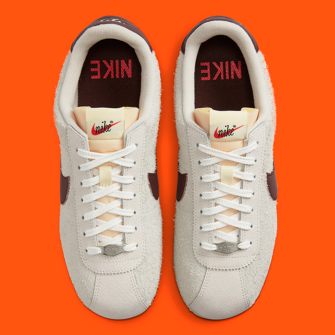 Những tông màu thân thiện với mùa thu được trang trí trên mẫu Nike Cortez được phủ da lộn này - 4