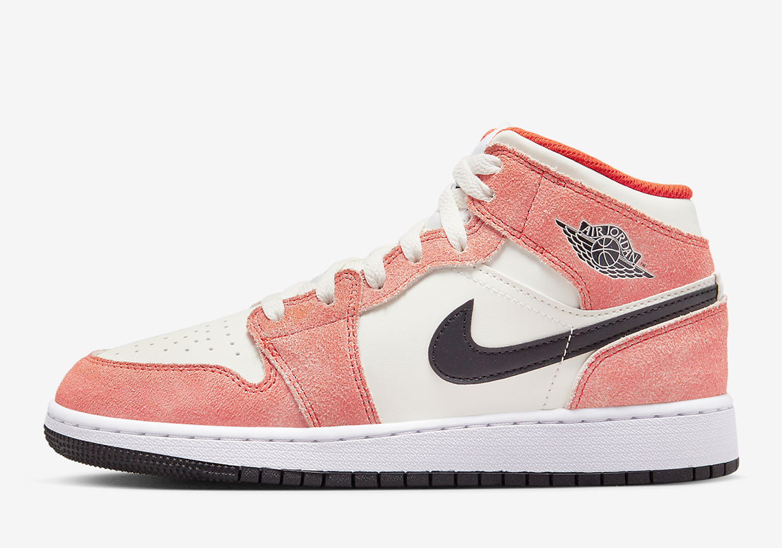 Những đôi giày trẻ em Air Jordan 1 Mid Surfaces với màu sắc Orange Suede tươi sáng - 2