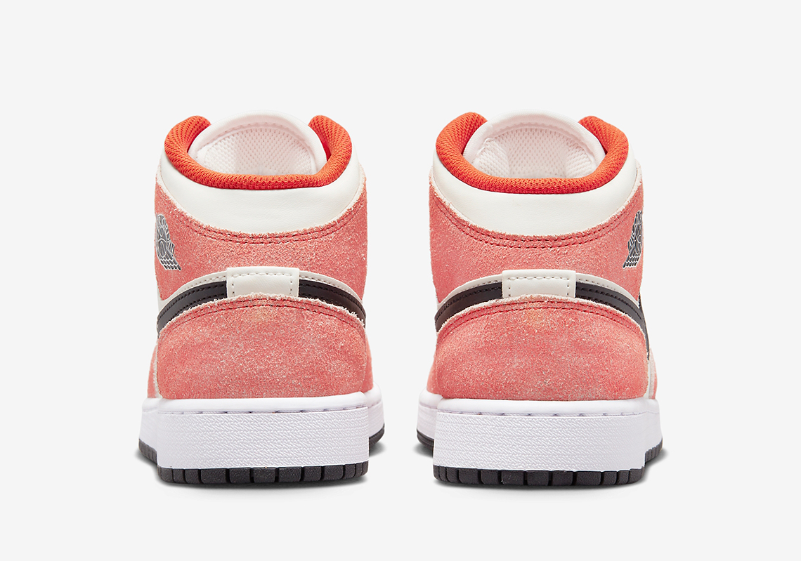 Những đôi giày trẻ em Air Jordan 1 Mid Surfaces với màu sắc Orange Suede tươi sáng - 5