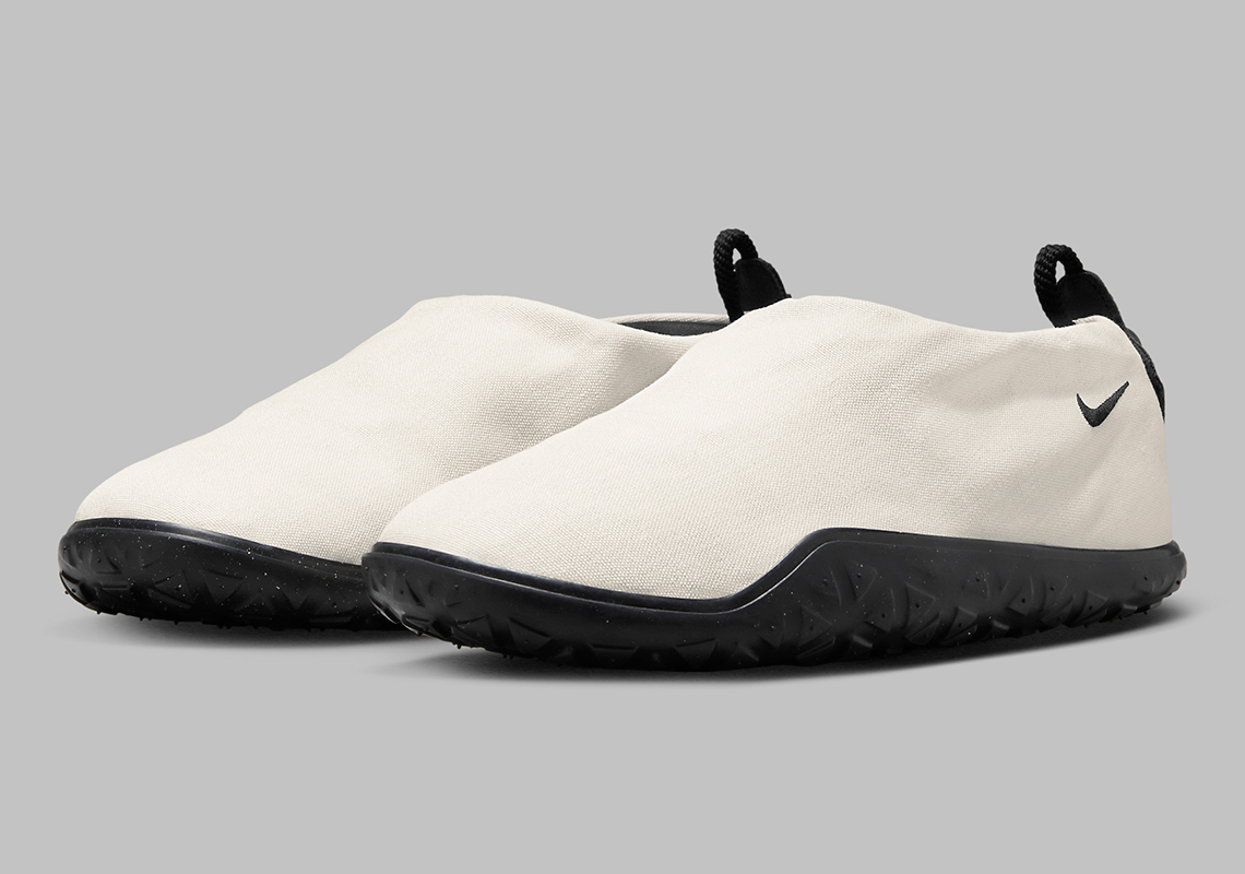 Nike ACG Air Moc có màu cánh buồm và màu đen