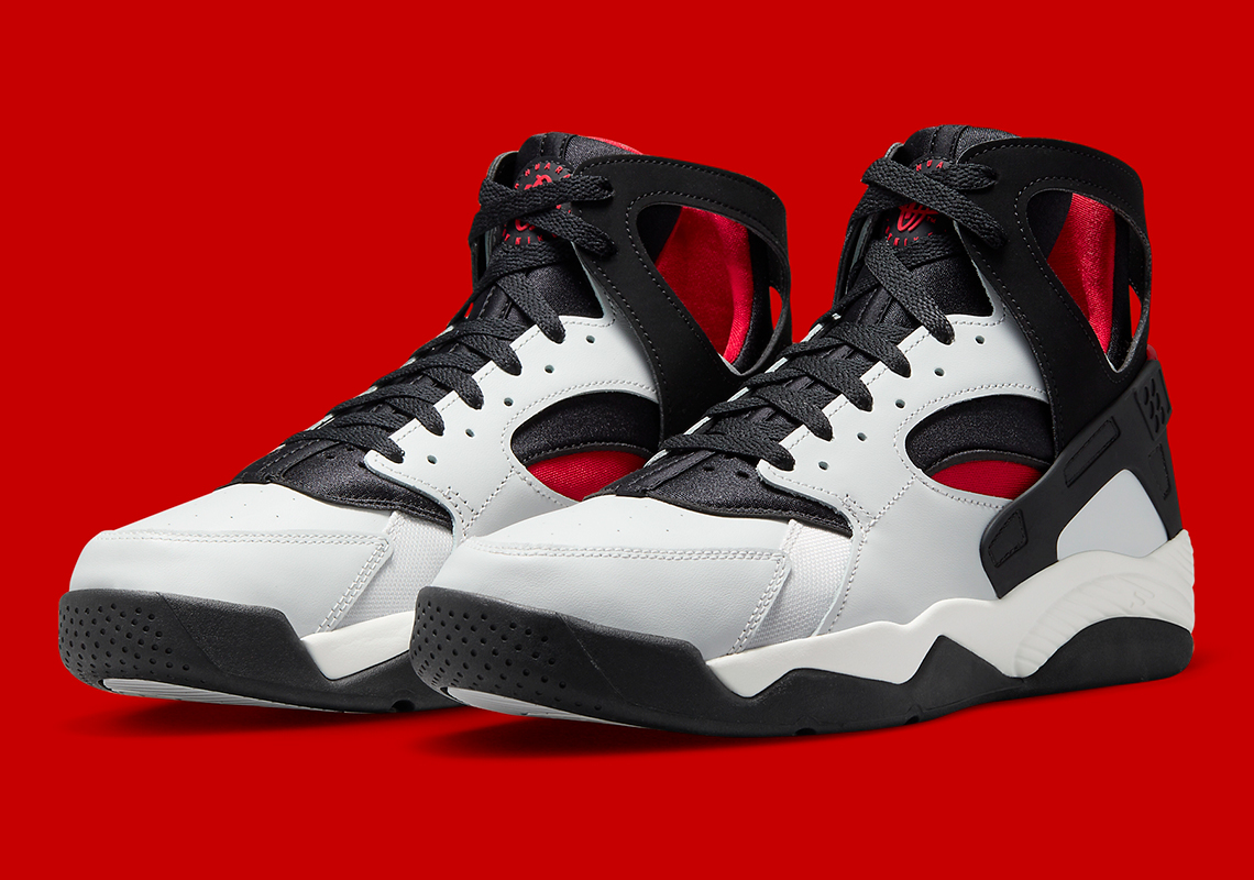 Nike Air Flight Huarache 2023: Thiết Kế Mới Trong Tông Màu Đội Bóng Chicago Bulls - 1