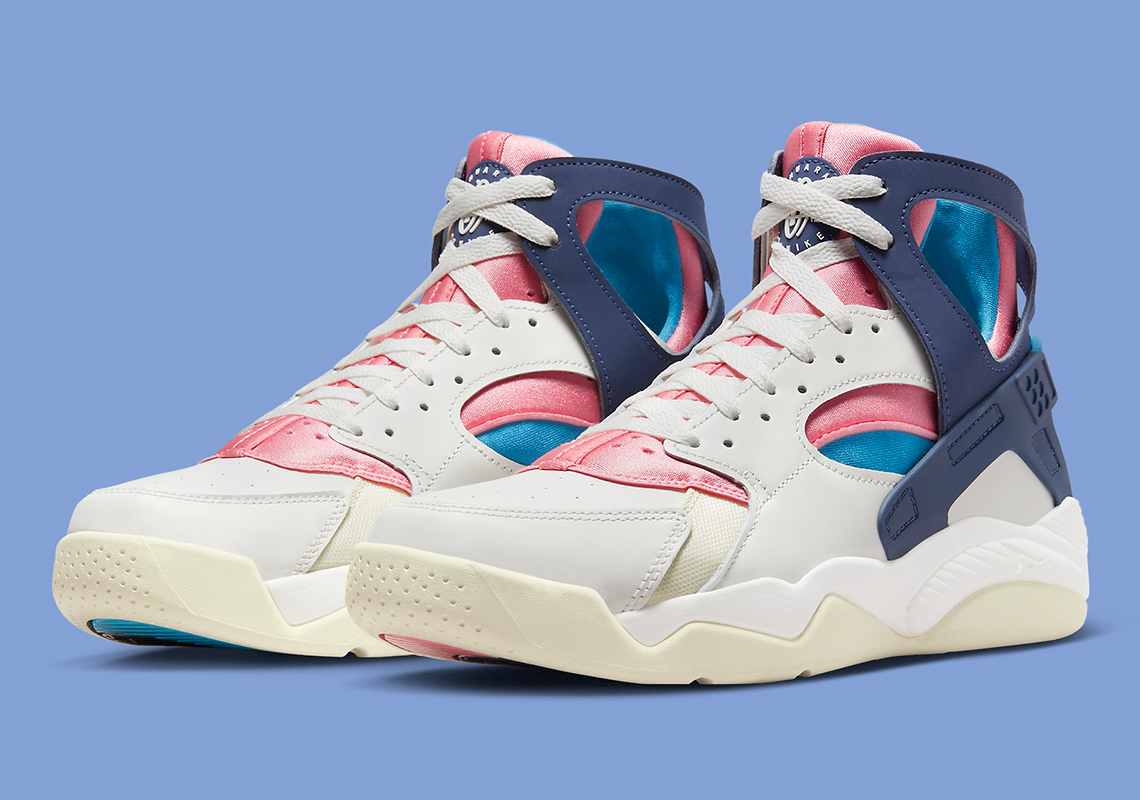 Nike Air Flight Huarache quay trở lại với thiết kế thập niên 90 đầy màu sắc. - 1