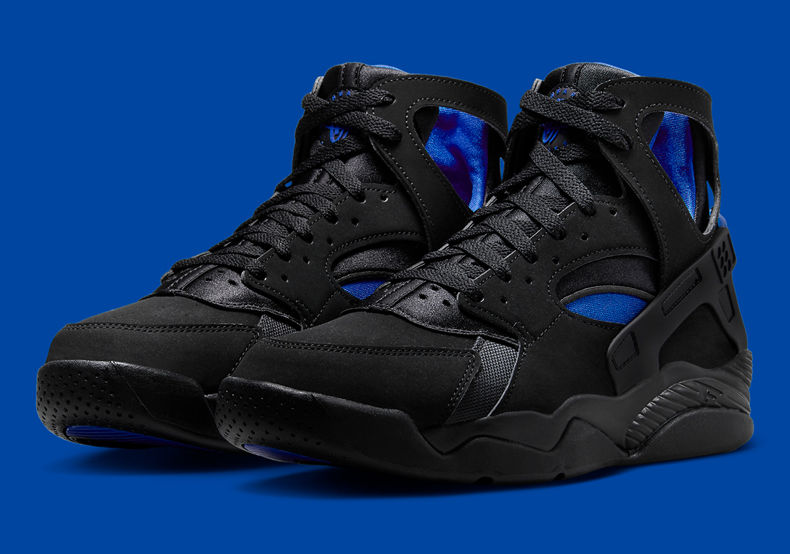 Nike Air Flight Huarache Tái Xuất Trong Phiên Bản 'Black/Lyon Blue' Cho Mùa Lễ Hội - 1