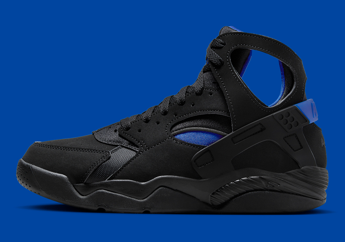 Nike Air Flight Huarache Tái Xuất Trong Phiên Bản 'Black/Lyon Blue' Cho Mùa Lễ Hội - 2