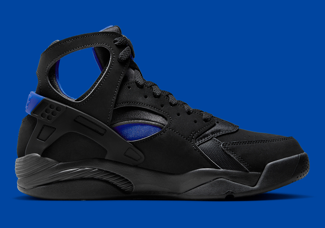 Nike Air Flight Huarache Tái Xuất Trong Phiên Bản 'Black/Lyon Blue' Cho Mùa Lễ Hội - 3