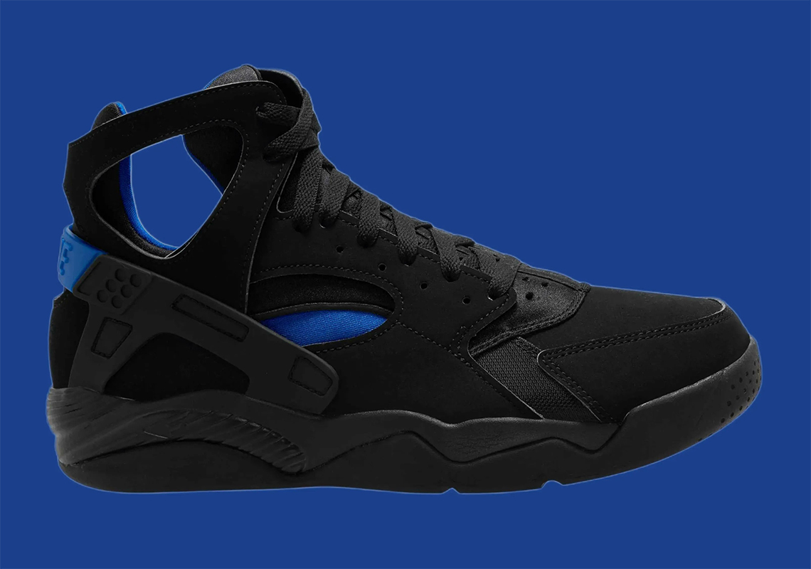 Nike Air Flight Huarache trở lại với màu đen và xanh dương cho mùa lễ hội 2023 - 1