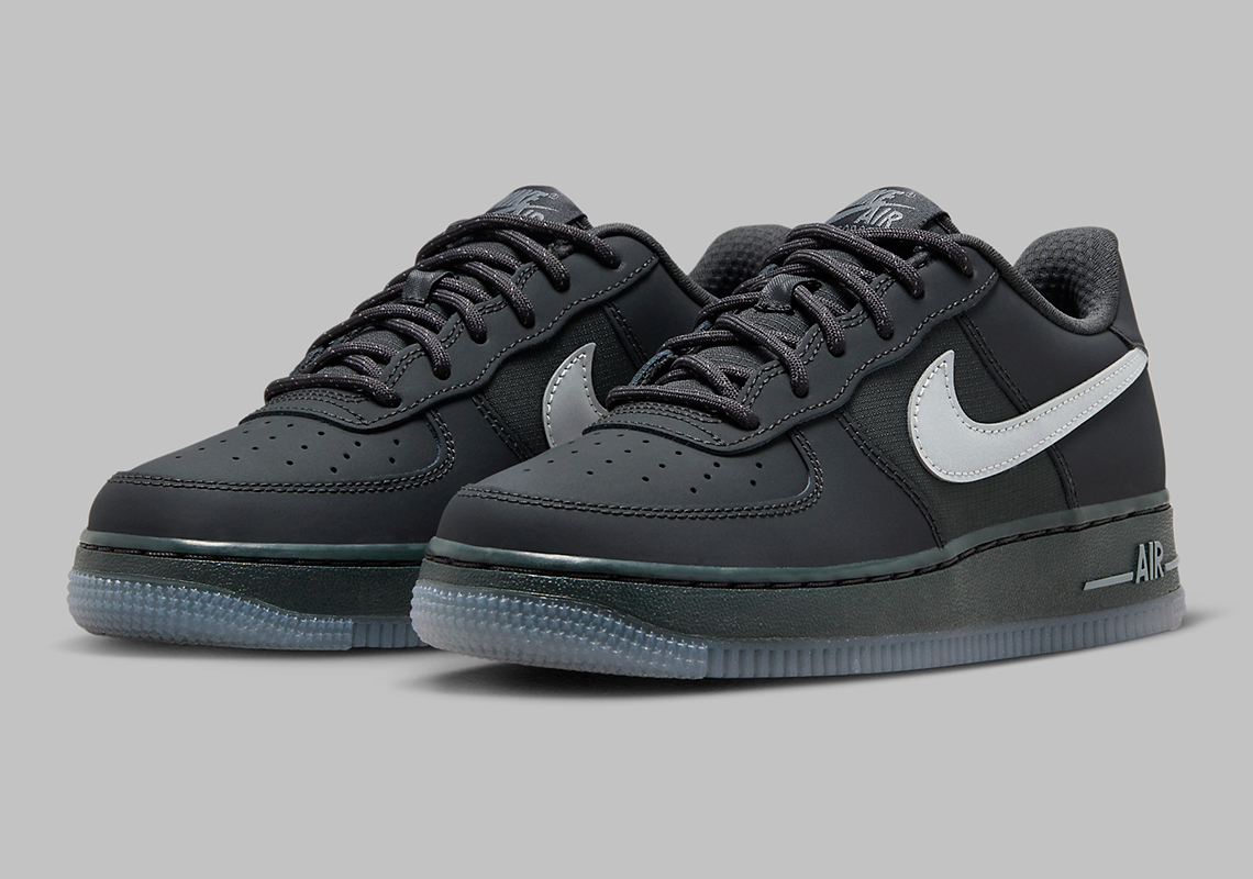 Nike Air Force 1 dành cho trẻ em: Mẫu giày độc đáo với chi tiết phản quang! - 2