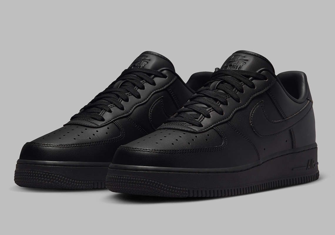 Nike Air Force 1 diện mạo mới mẻ với màu Triple Black - 2
