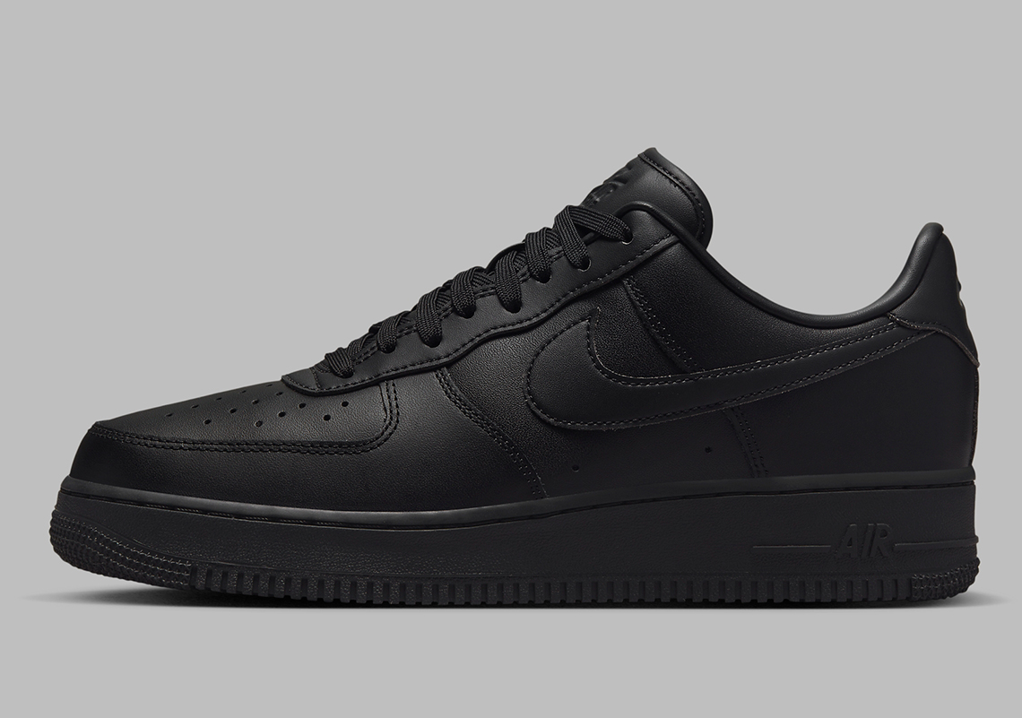 Nike Air Force 1 diện mạo mới mẻ với màu Triple Black - 3