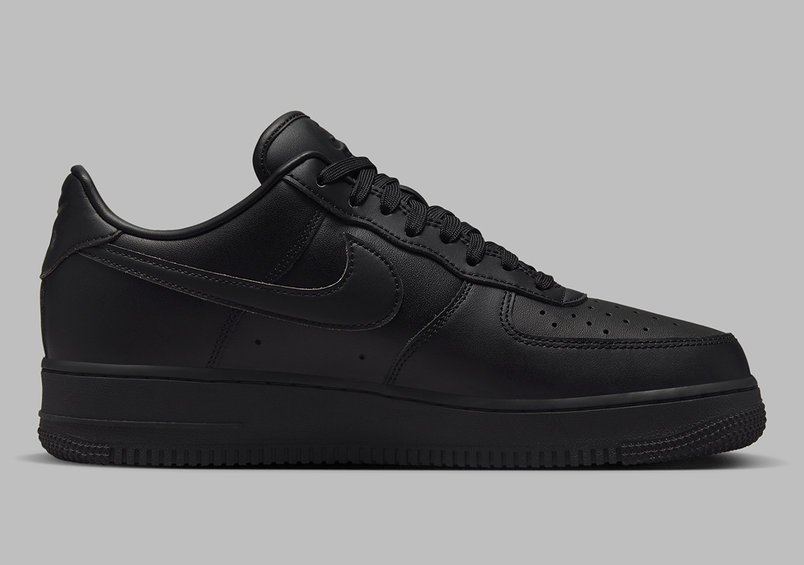 Nike Air Force 1 diện mạo mới mẻ với màu Triple Black - 4