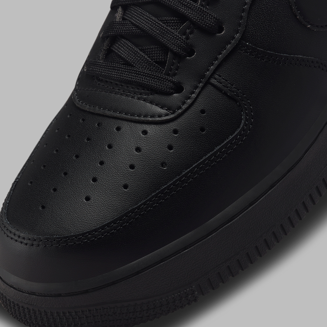 Nike Air Force 1 diện mạo mới mẻ với màu Triple Black - 8