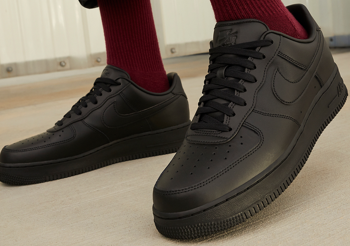 Nike Air Force 1 diện mạo mới mẻ với màu "Triple Black"