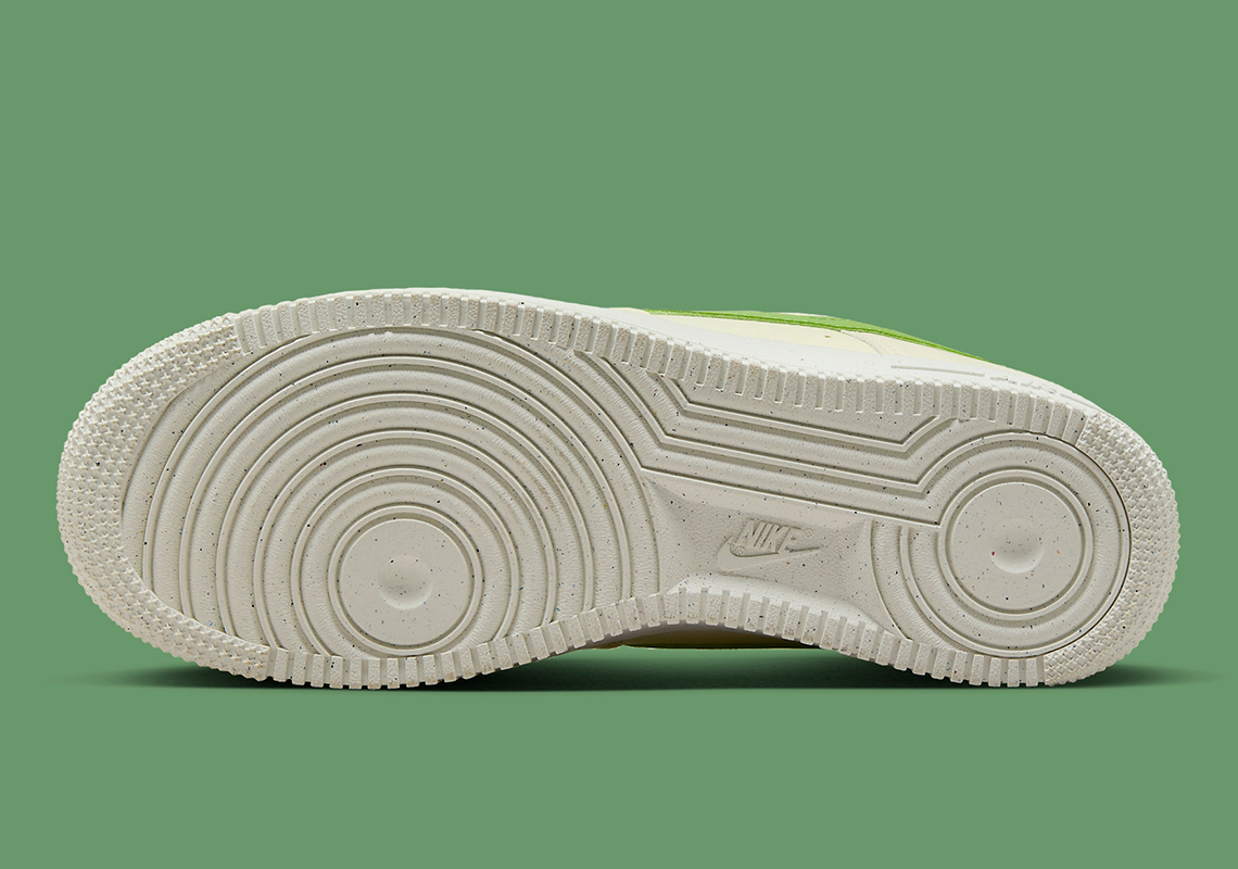 Nike Air Force 1 Low 'Coconut Milk/Green' - Sự Kết Hợp Thú Vị Cho Phong Cách Bền Vững - 6