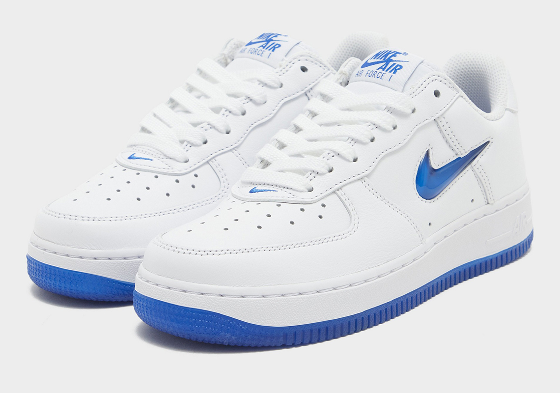 Nike Air Force 1 Low Color Of The Month sắp tới được trang trí với chi tiết màu xanh Royal - 1