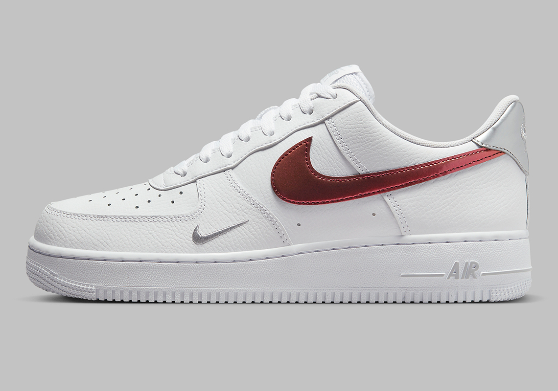 Nike Air Force 1 Low đơn giản với màu "Picante Red"