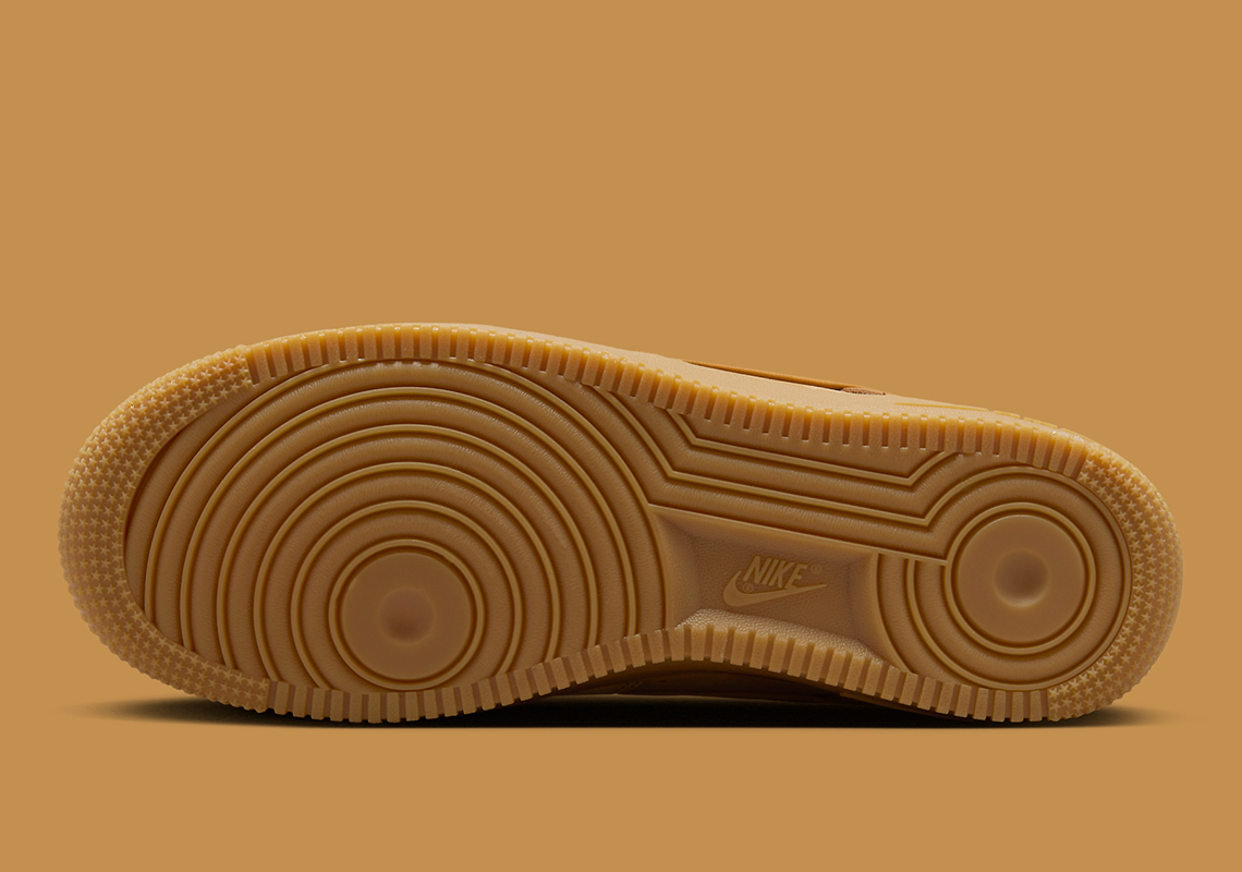 Nike Air Force 1 Low 'Flax Wheat': Hòa quyện thời trang làm việc và sneakers cho mùa đông - 5