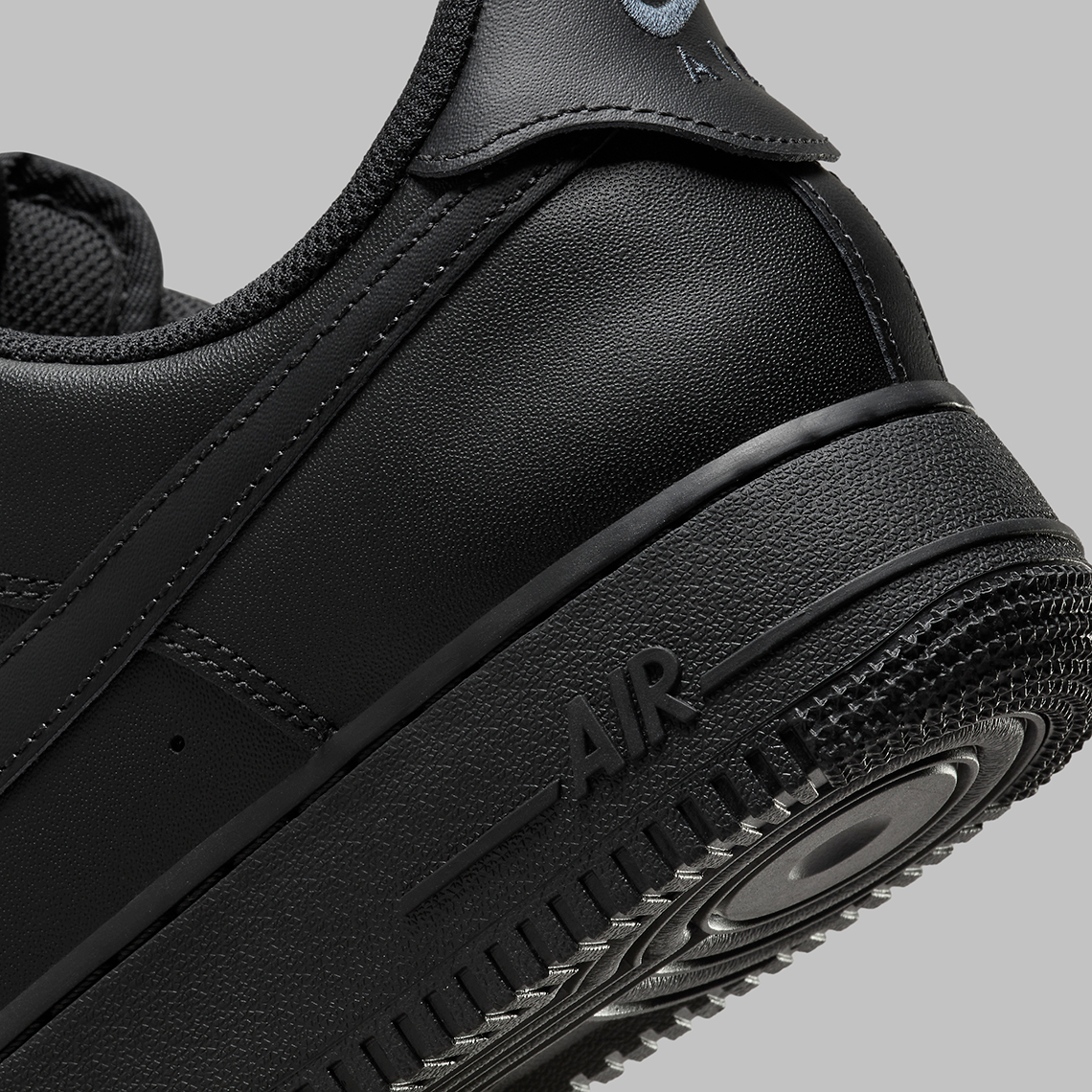 Nike Air Force 1 Low FlyEase Triple Black: Tiện Lợi và Phong Cách - 10
