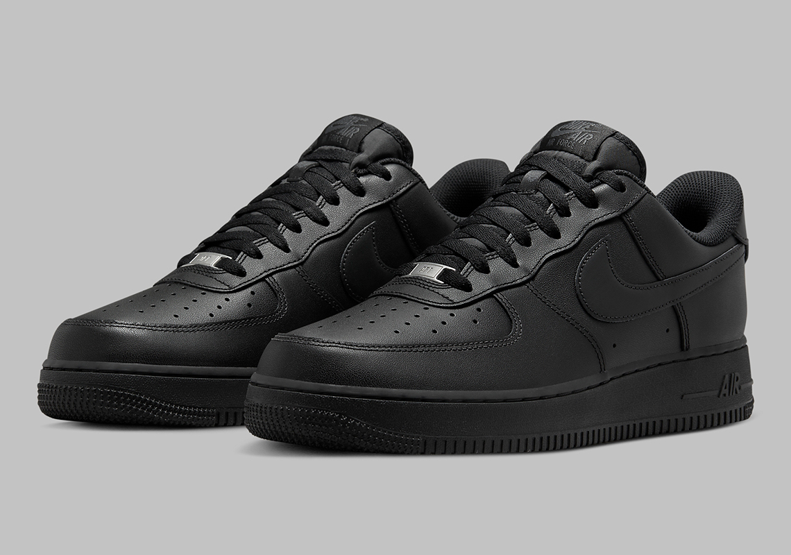 Nike Air Force 1 Low FlyEase Triple Black: Tiện Lợi và Phong Cách - 11