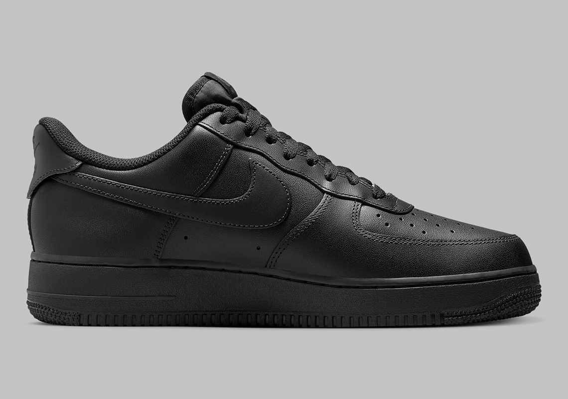 Nike Air Force 1 Low FlyEase Triple Black: Tiện Lợi và Phong Cách - 13