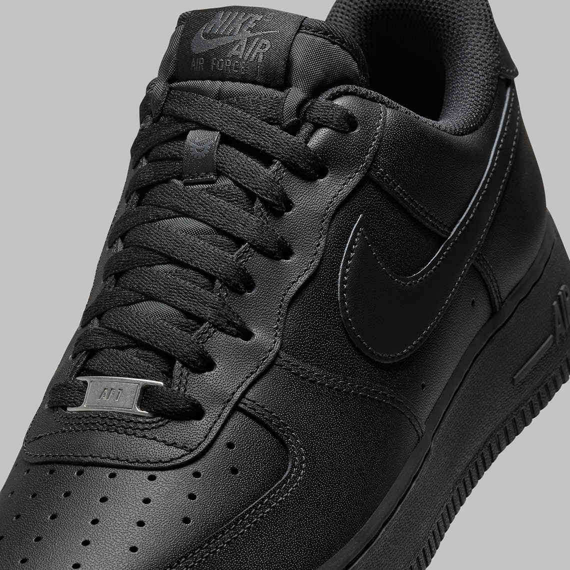 Nike Air Force 1 Low FlyEase Triple Black: Tiện Lợi và Phong Cách - 8