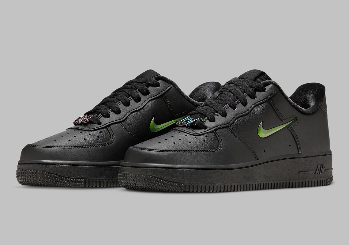 Nike Air Force 1 Low Just Do It Phiên Bản Nữ: Sự Kết Hợp Hoàn Hảo của Màu Đen và Sự Tinh Tế - 2