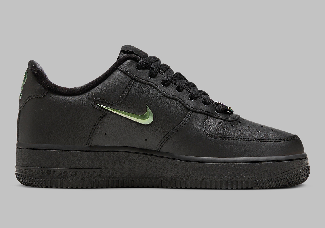 Nike Air Force 1 Low Just Do It Phiên Bản Nữ: Sự Kết Hợp Hoàn Hảo của Màu Đen và Sự Tinh Tế - 4