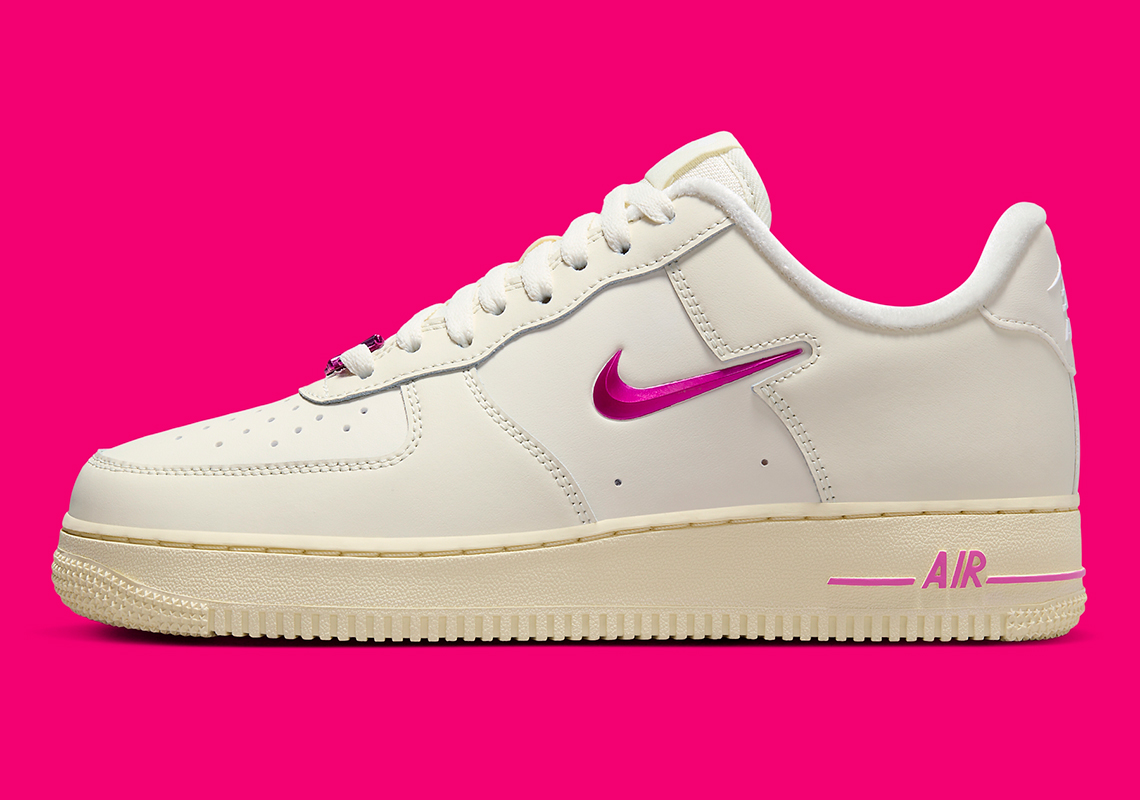 Nike Air Force 1 Low 'Just Do It' Ra Mắt: Phiên Bản Nữ Cổ Điển với Sắc Màu Độc Đáo - 2