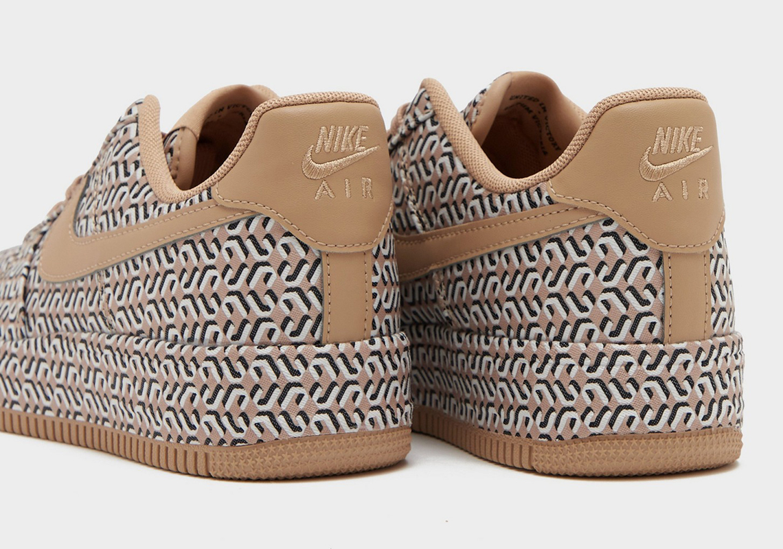 Nike Air Force 1 Low khoe mẫu hoa văn lặp đi lặp lại nổi bật - 3