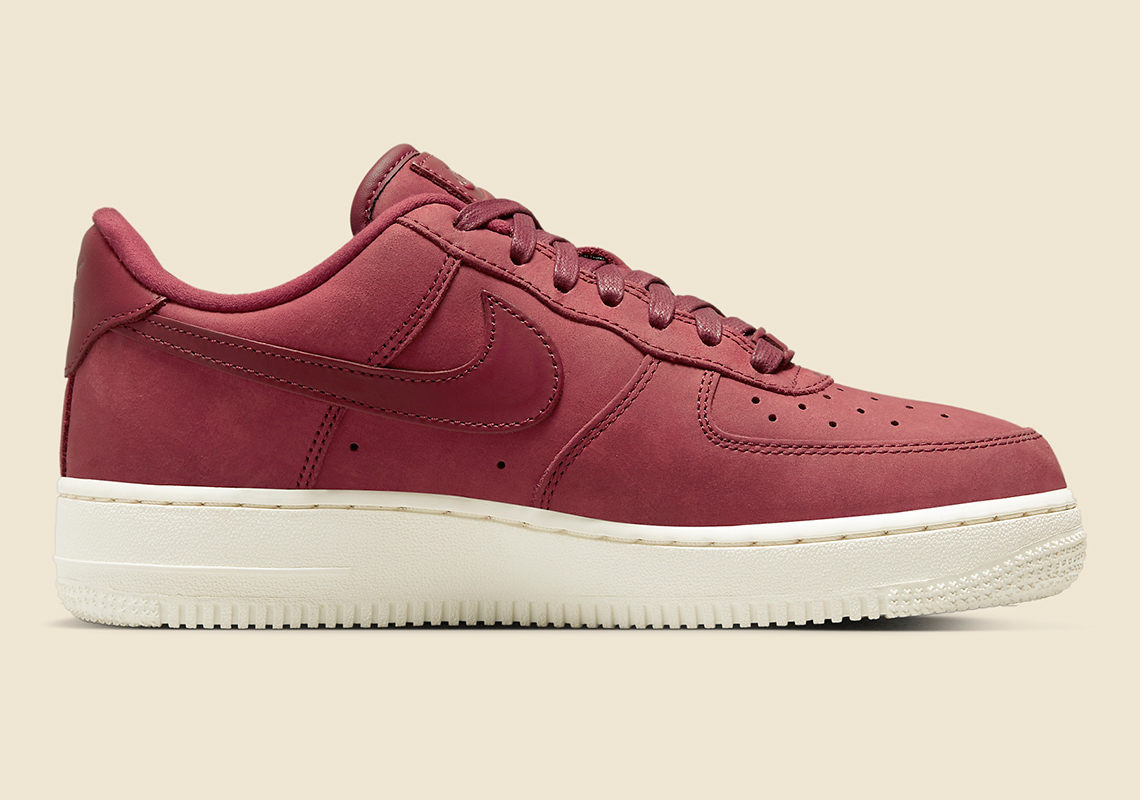 Nike Air Force 1 Low Light Maroon và Sail được làm từ vải cao cấp  - 3