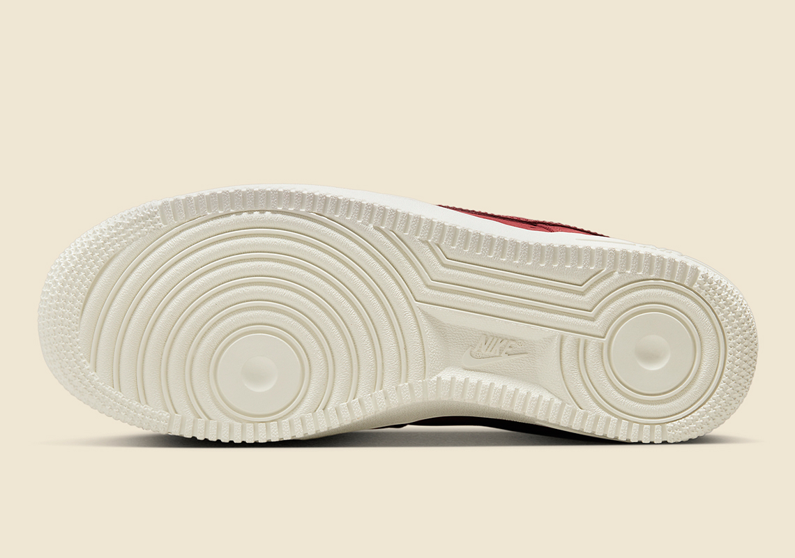 Nike Air Force 1 Low Light Maroon và Sail được làm từ vải cao cấp  - 4