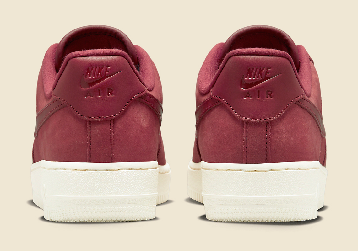 Nike Air Force 1 Low Light Maroon và Sail được làm từ vải cao cấp  - 5