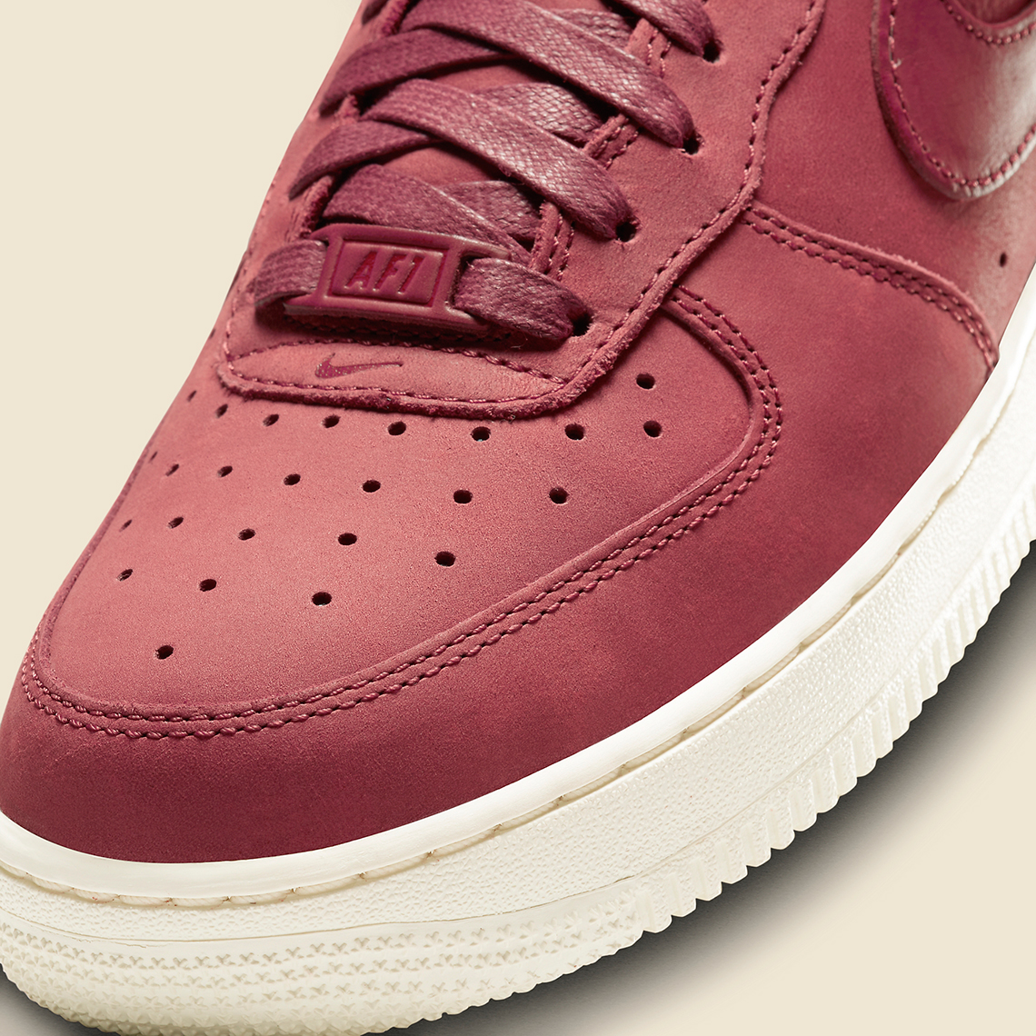 Nike Air Force 1 Low Light Maroon và Sail được làm từ vải cao cấp  - 8