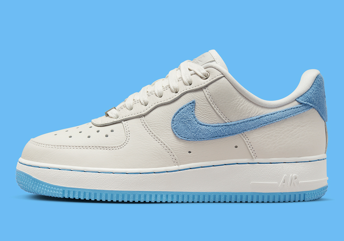 Nike Air Force 1 Low LXX màu trắng với điểm nhấn màu University Blue - 2