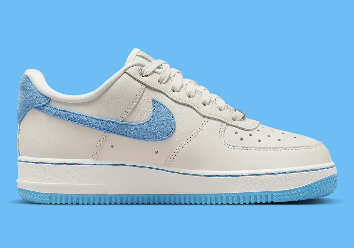 Nike Air Force 1 Low LXX màu trắng với điểm nhấn màu University Blue - 3