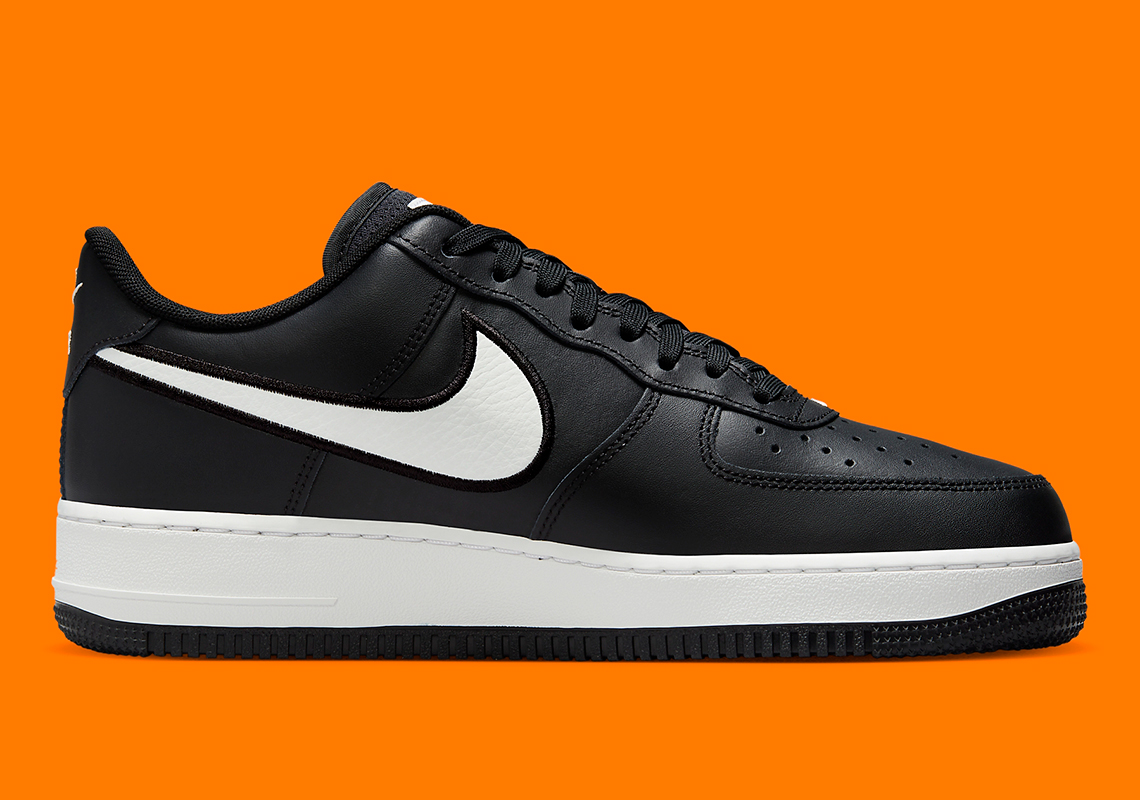 Nike Air Force 1 Low: Mẫu giày kỷ niệm 40 năm với màu đen trắng trang nhã - 3