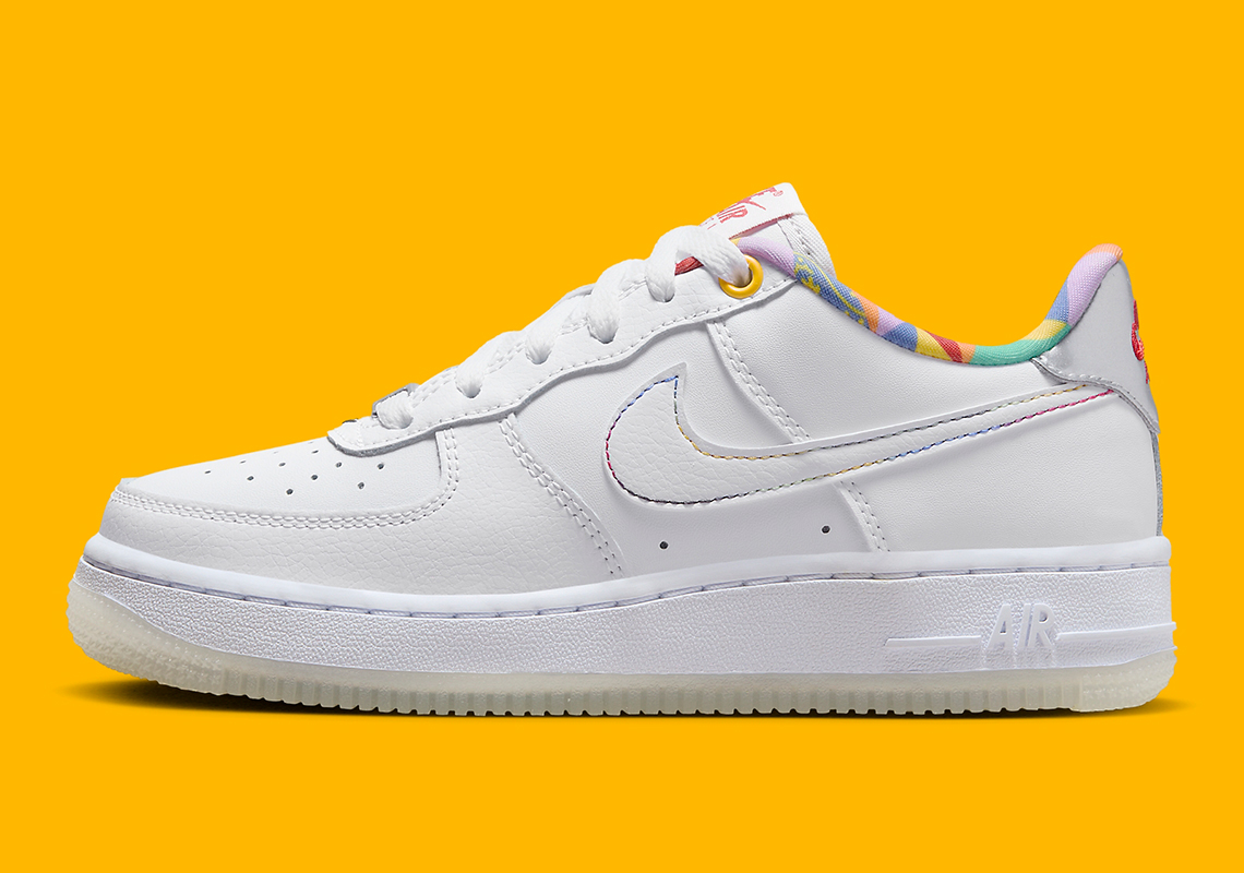 Nike Air Force 1 Low 'Multi-Color' cho trẻ em: Mẫu giày độc quyền với chi tiết đa màu từ Swoosh - 2
