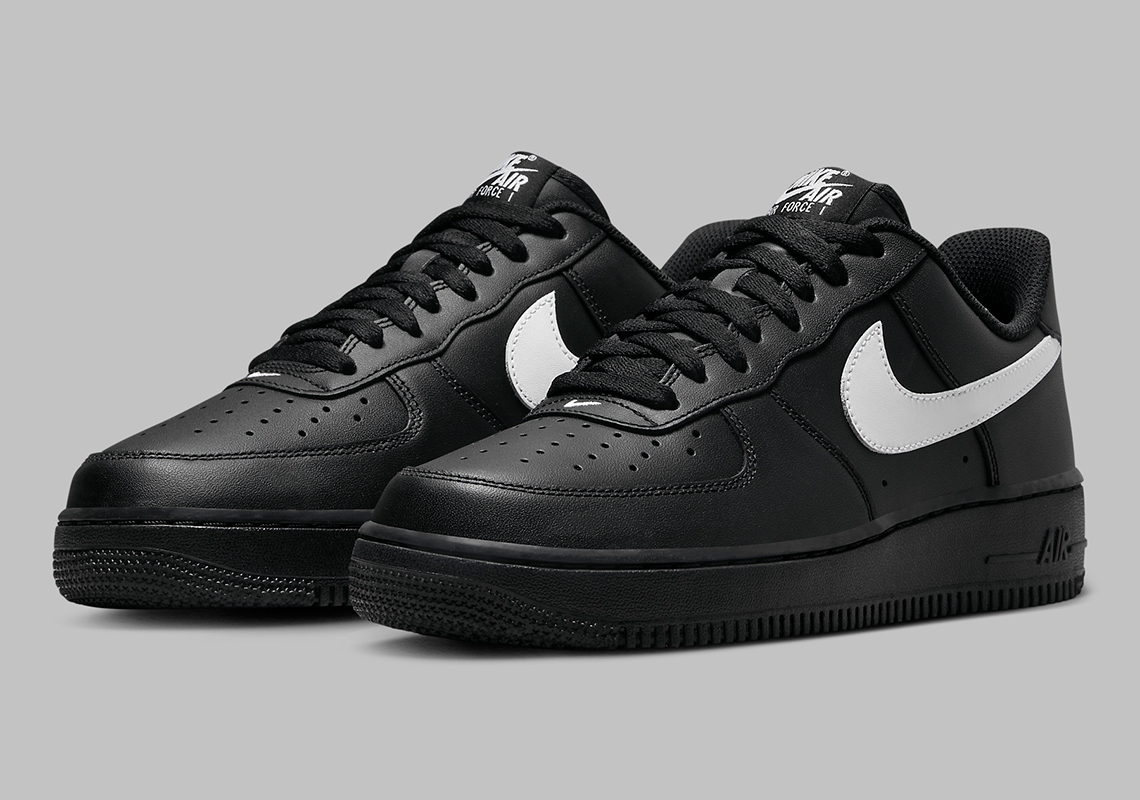 Nike Air Force 1 Low: Phiên bản mới với gam màu đen trắng hấp dẫn! - 1