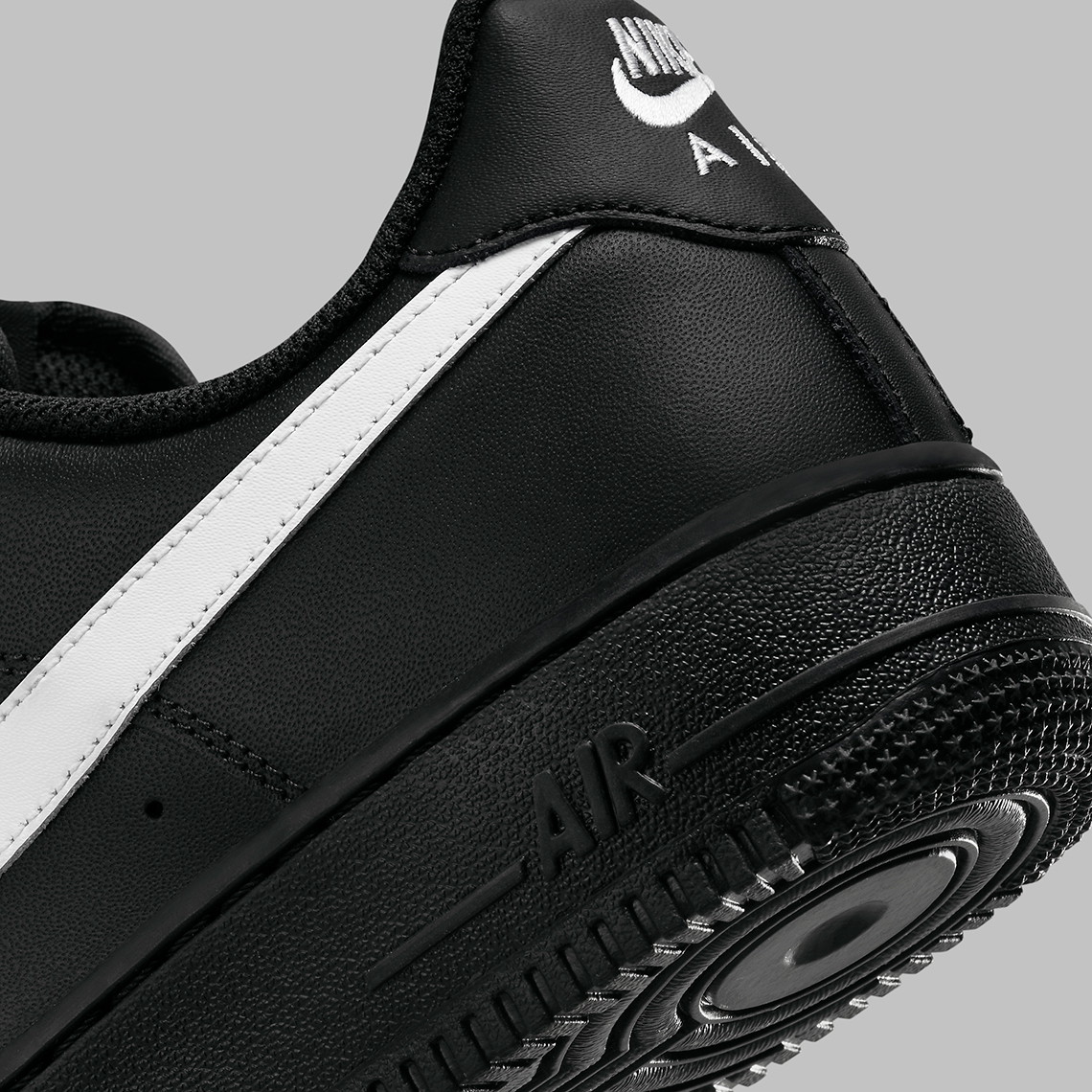 Nike Air Force 1 Low: Phiên bản mới với gam màu đen trắng hấp dẫn! - 8