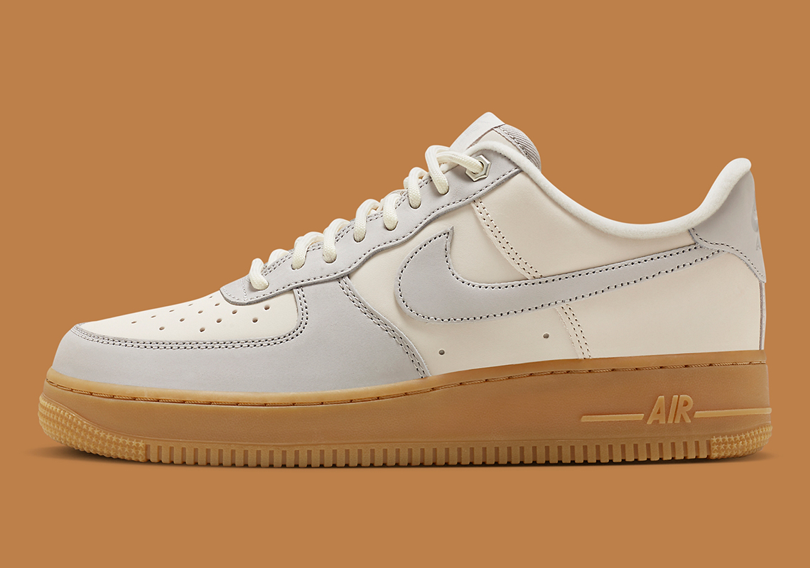 Nike Air Force 1 Low sẵn sàng cho mùa hè với phần trên màu trắng và đế gum - 1