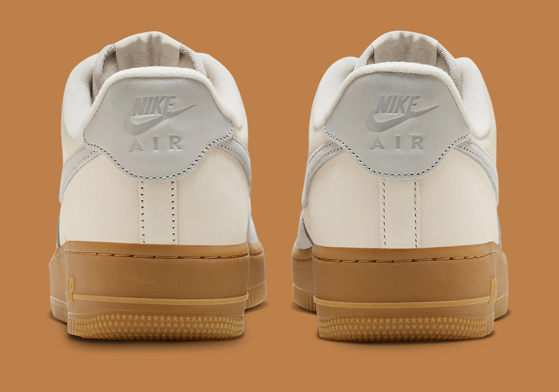 Nike Air Force 1 Low sẵn sàng cho mùa hè với phần trên màu trắng và đế gum - 5