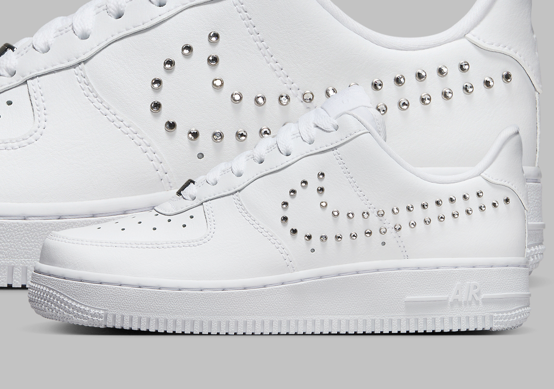 Nike Air Force 1 Low 'Trắng Bạc': Kỷ Niệm 40 Năm với Phong Cách - 1