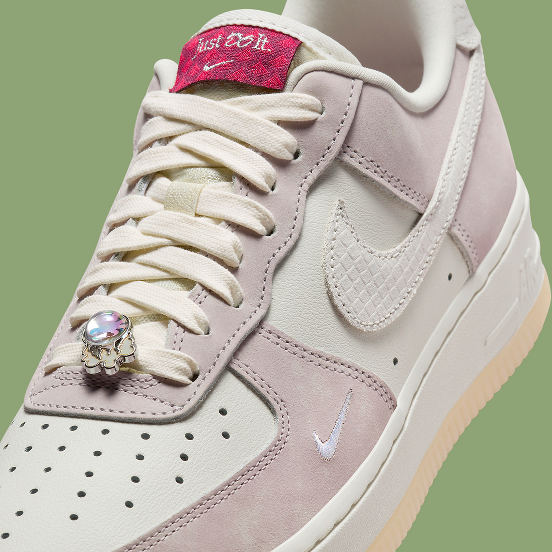 Nike Air Force 1 Low 'Year of the Dragon': Sự Kết Hợp Phương Đông và Tây Á Độc Đáo! - 6