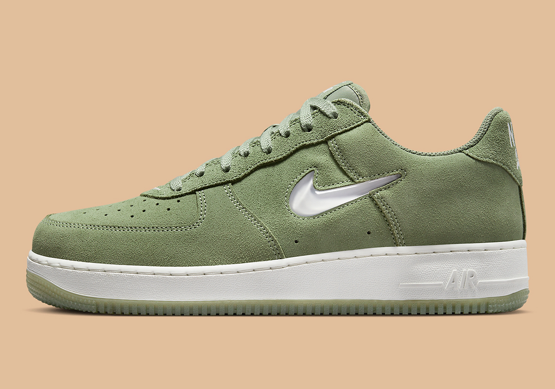 Nike Air Force 1 mẫu mới nhất với màu Matcha - 2