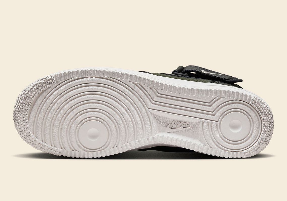 Nike Air Force 1 Mid Olive Canvas: Phiên bản trung cấp mới với sự kết hợp độc đáo - 5