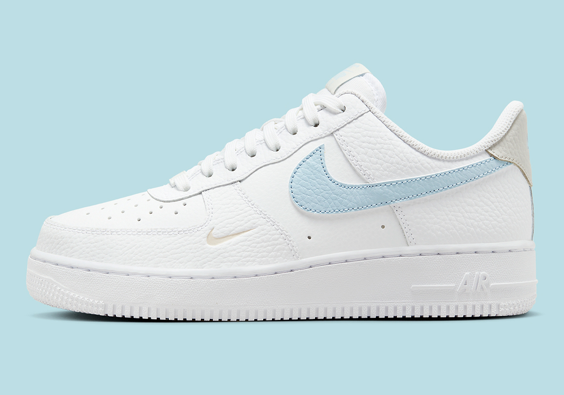 Nike Air Force 1 Mini Swoosh: Bản Cập Nhật Mới với Đầy Mini Swoosh - 1