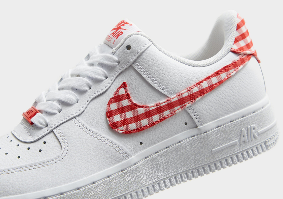 Nike Air Force 1 phiên bản mới với họa tiết gingham đỏ: Xem chi tiết trước khi ra mắt. - 1